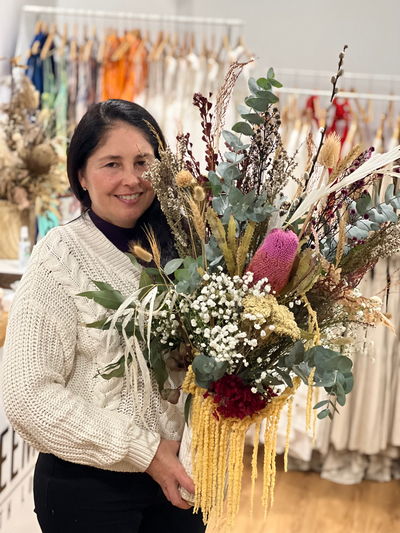 🌸 Celebrate Friendship and Creativity: Join the Ultimate Girls' Day Out! Create Your Own Dried Floral Arrangement Masterpiece! 🌸