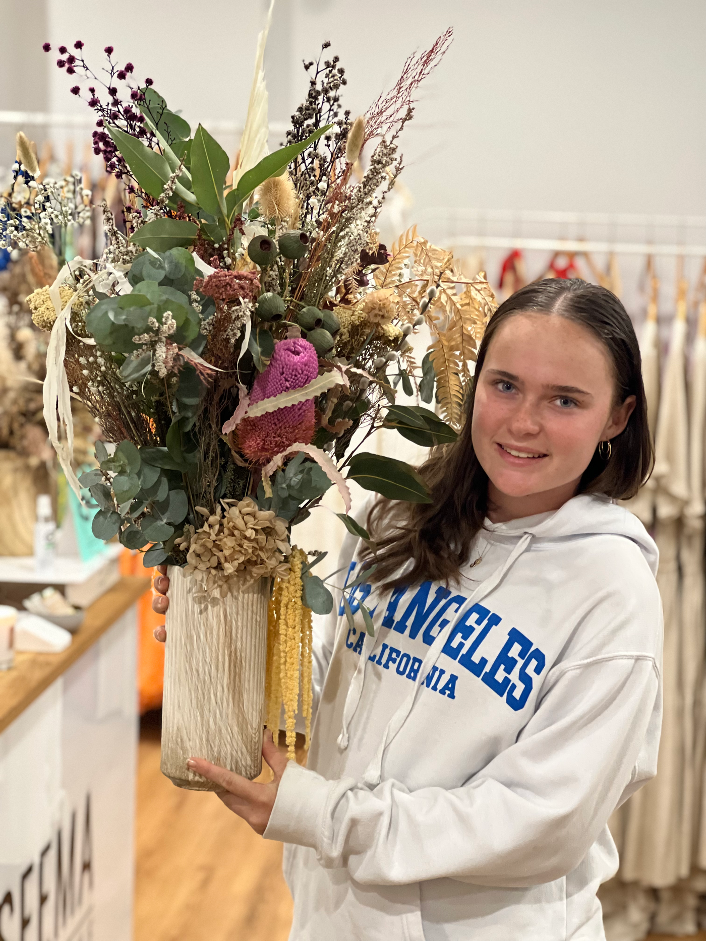 🌸 Celebrate Friendship and Creativity: Join the Ultimate Girls' Day Out! Create Your Own Dried Floral Arrangement Masterpiece! 🌸