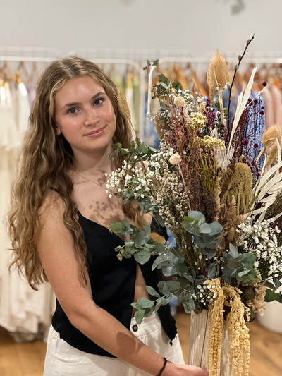 🌸 Celebrate Friendship and Creativity: Join the Ultimate Girls' Day Out! Create Your Own Dried Floral Arrangement Masterpiece! 🌸